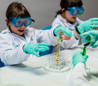 Warsztaty chemiczne - Klub Młodego Naukowca