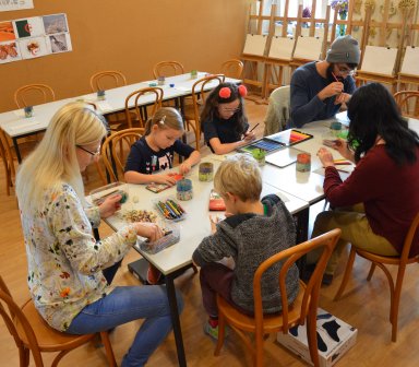 Warsztaty plastyczne z wolontariuszami AIESEC