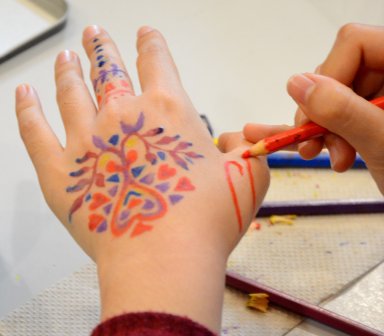 Warsztaty plastyczne z wolontariuszami AIESEC