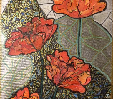 Obraz przedstawiający cztery stylizowane, jaskrawopomarańczowe maki na długich, cienkich łodygach. Kwiaty mają czarne kontury i dynamiczne, niemal akwarelowe przejścia kolorów. Tło jest podzielone na segmenty: po lewej stronie znajduje się wysoki trójkąt