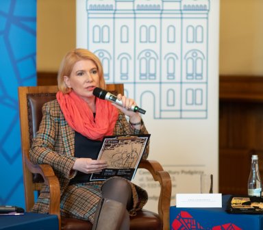 Dyrektor CKP podczas konferencji prasowej