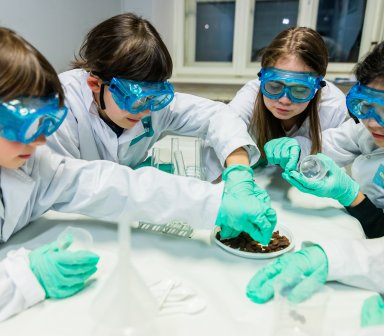 Warsztaty chemiczne - Klub Młodego Naukowca